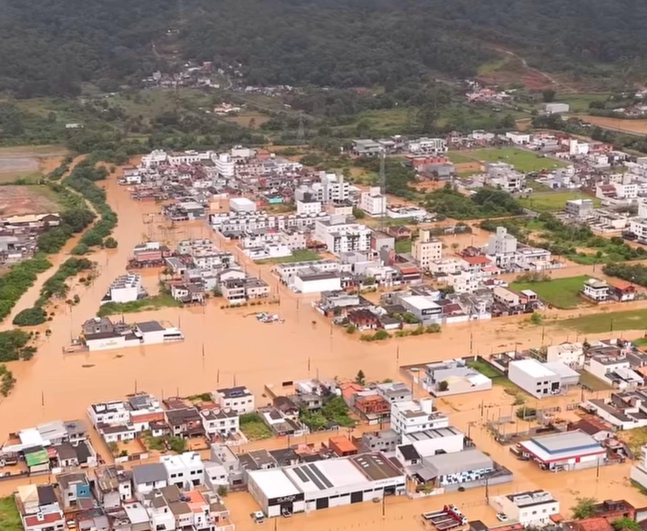 Itapema e Camboriú decretam situação de emergência devido às fortes chuvas