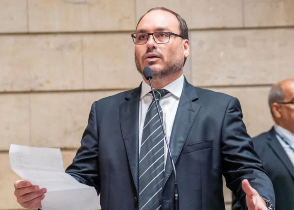 Carlos Bolsonaro pode disputar vaga ao Senado por Santa Catarina em 2026, diz coluna