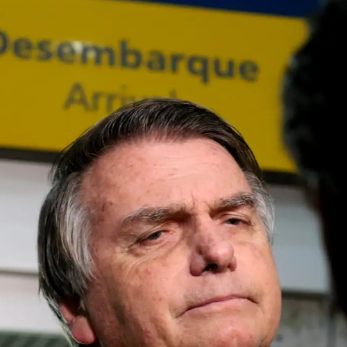 Citando possível fuga, Moraes nega devolver passaporte de Bolsonaro