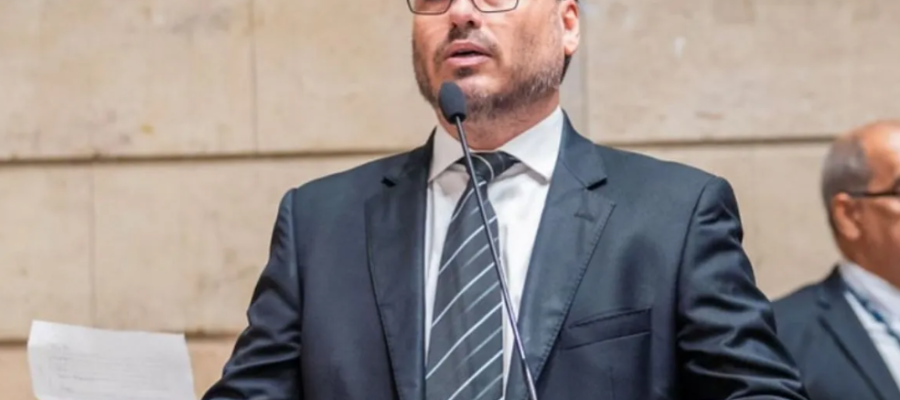 Carlos Bolsonaro pode disputar vaga ao Senado por Santa Catarina em 2026, diz coluna