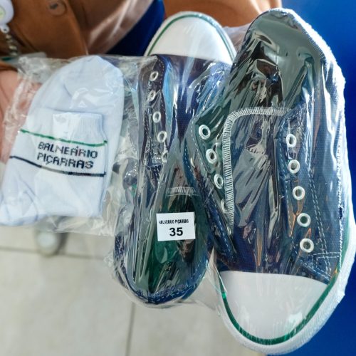 Educação de Balneário Piçarras inicia entrega dos uniformes de inverno