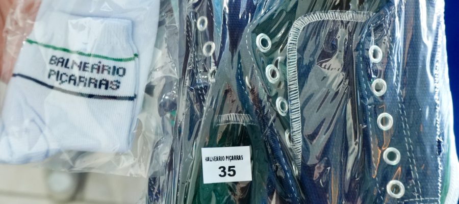 Educação de Balneário Piçarras inicia entrega dos uniformes de inverno