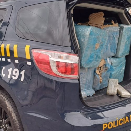 Homem tenta fugir da PRF com 319 quilos de maconha e acaba preso em Palhoça; VEJA VÍDEO
